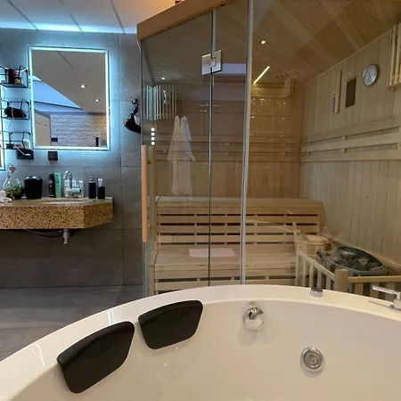 Aix La Chapelle, Exclusive Apartments, Wellness And More, فندق