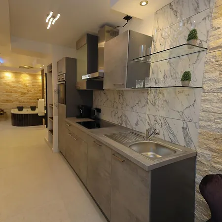 Aix La Chapelle, Exclusive Apartments, Wellness And More, فندق آخن